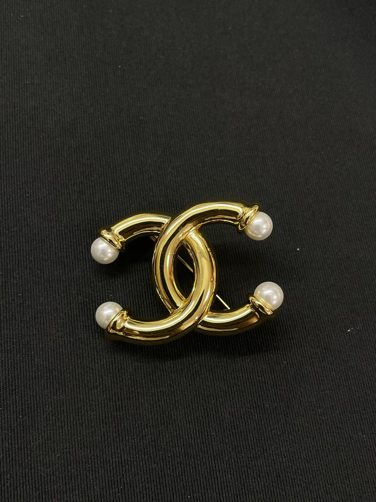 Chanel CC Pearl Brooch Gold White Interlocking Logo Metal Brooch 4