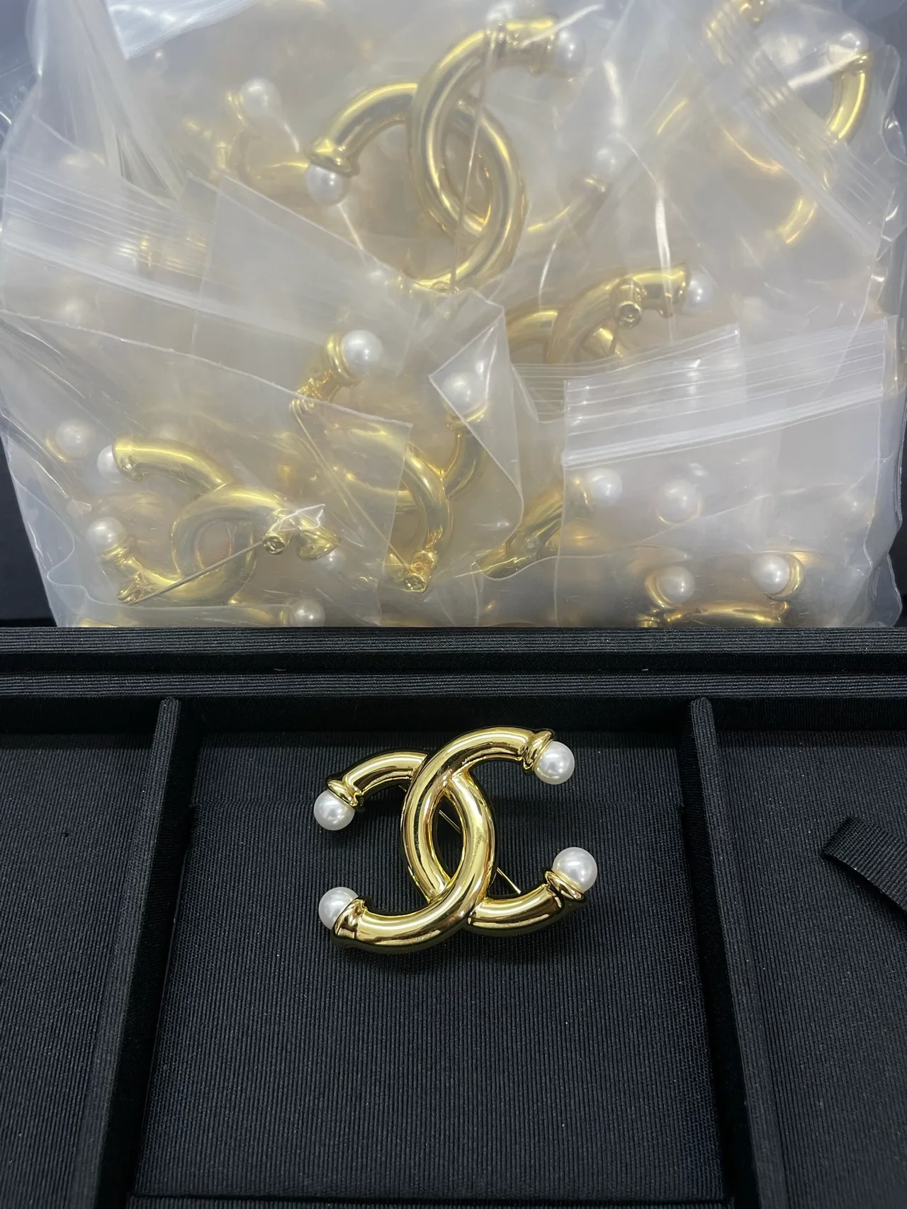 Chanel CC Pearl Brooch Gold White Interlocking Logo Metal Brooch 5