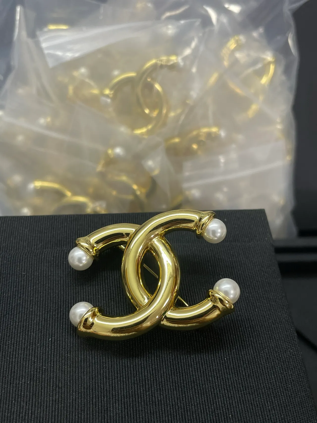 Chanel CC Pearl Brooch Gold White Interlocking Logo Metal Brooch 6