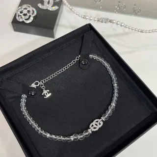 قلادة Chanel Crystal CC شفافة فضية متشابكة
