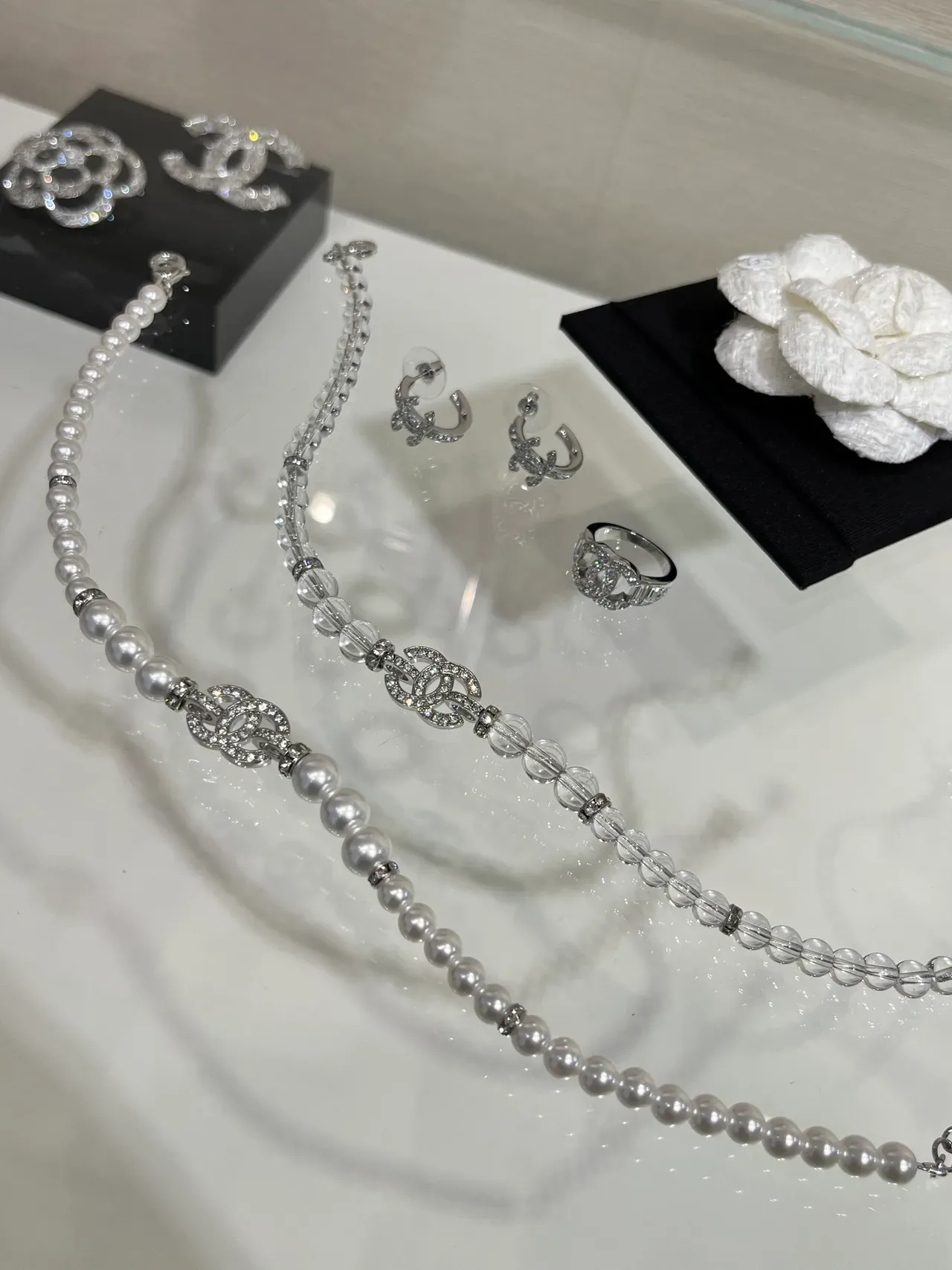 Collier Chanel Crystal CC Translucide Argent Interlocking Pendentif 4