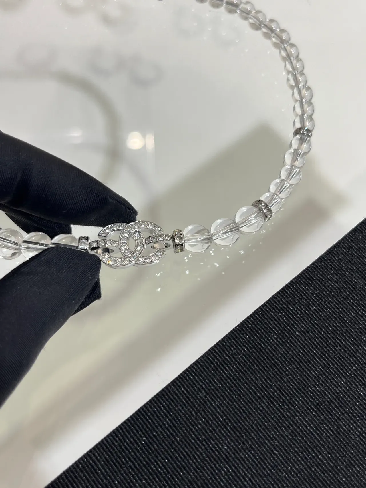 Collier Chanel Crystal CC Translucide Argent Interlocking Pendentif 6