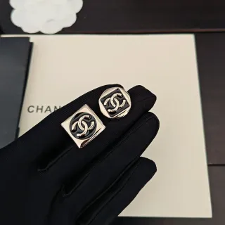 Chanel Esmalte CC Logo Cuadrado y Cuadrado Redondeado