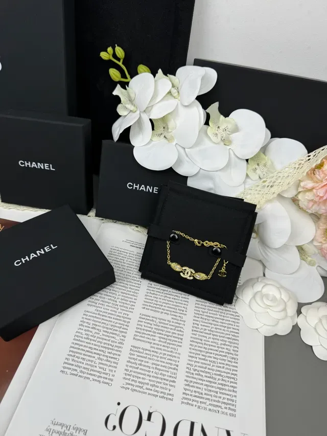 Chanel Pulseira Corrente Dourada Preta Interlocking CC Logo 3