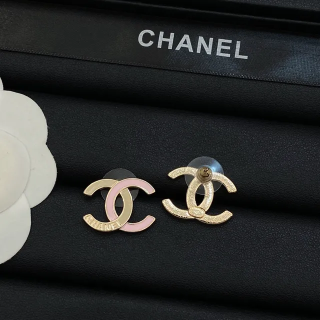 Chanel Interlocking CC पिंक गोल्ड लोगो एनामेल भरा ब्रोच 3