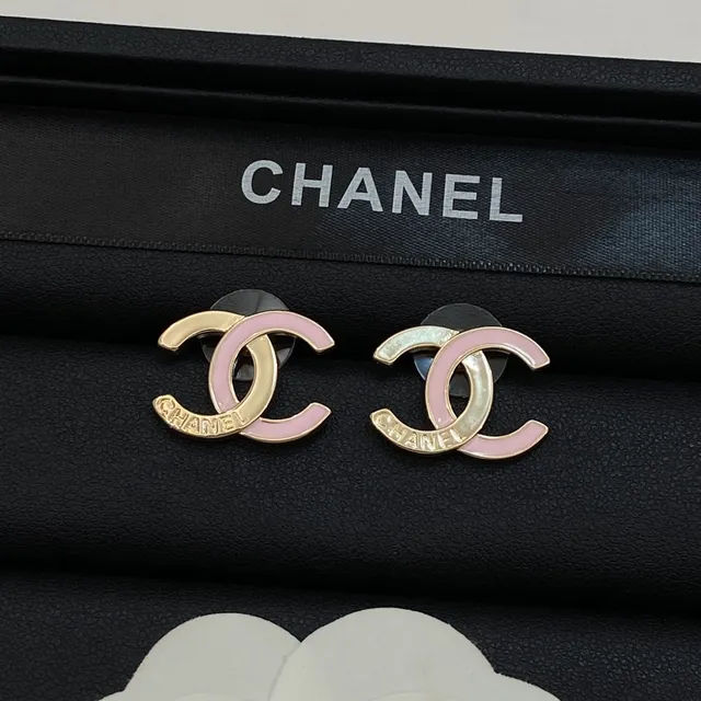 Chanel Interlocking CC पिंक गोल्ड लोगो एनामेल भरा ब्रोच 4