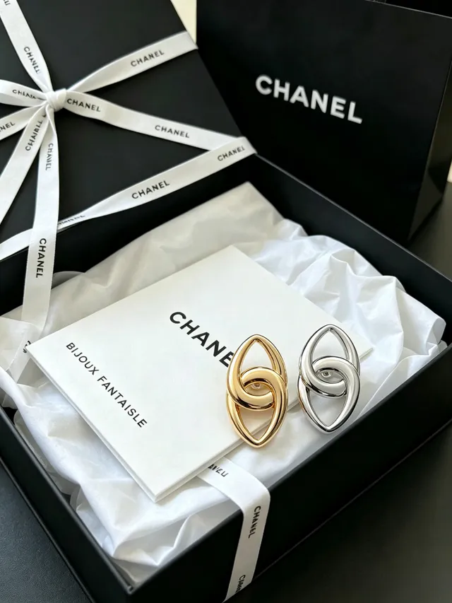 Chanel Interlocking Oval Silver-Tone Stud Earrings 6