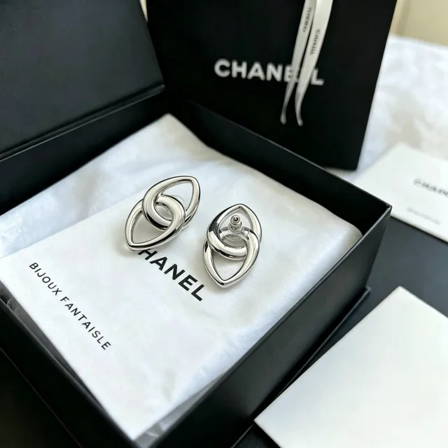 Chanel Interlocking Oval Silver-Tone Stud Earrings 7