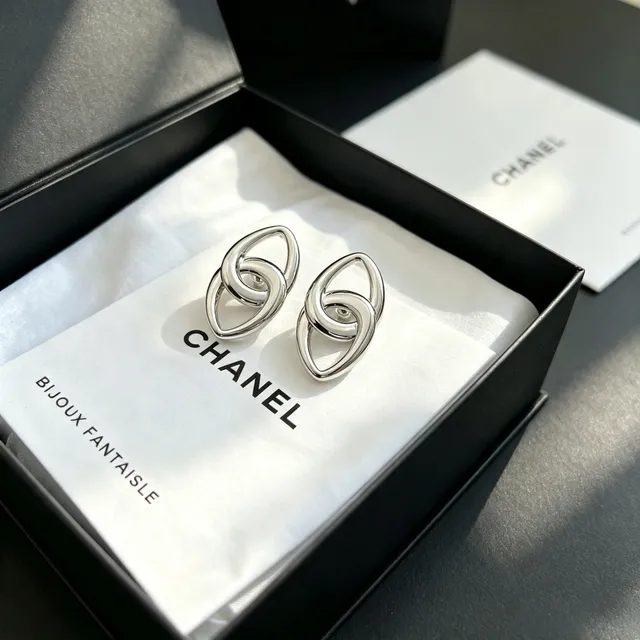 Chanel Interlocking Oval Silver-Tone Stud Earrings 10