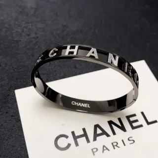 Chanel Logo Bangle Pulseira Preta High-Gloss Metal Bracelet