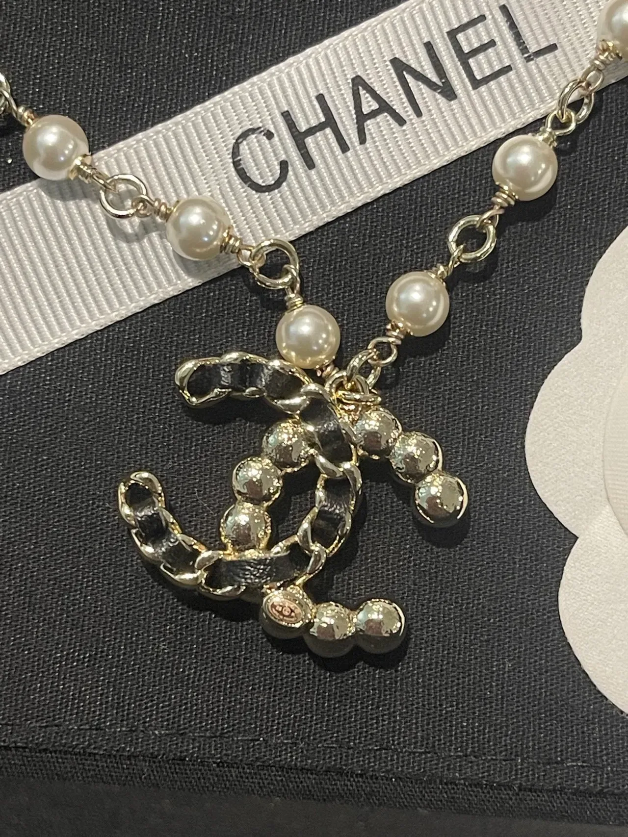 Chanel Collier Perles CC Pendentif 2