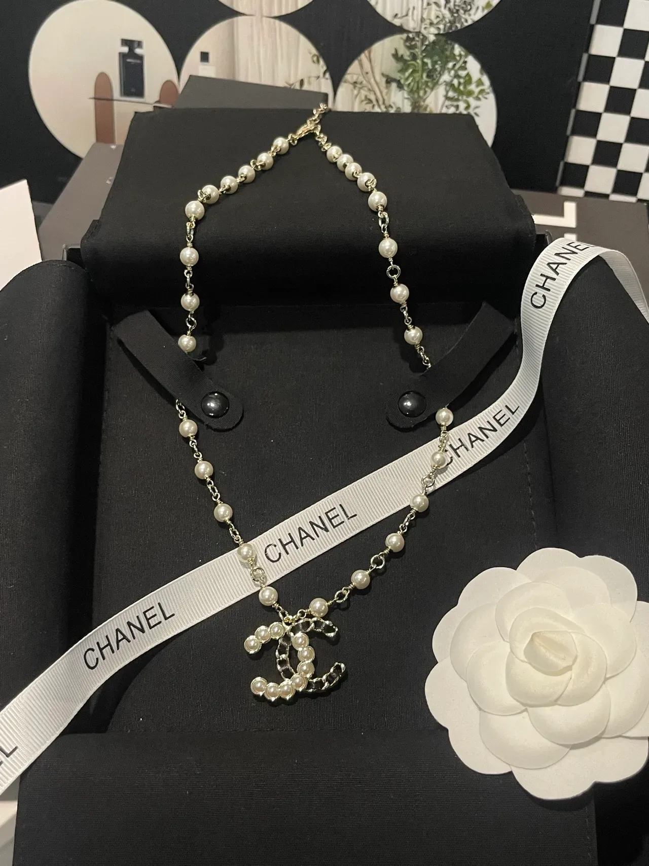 Chanel Collier Perles CC Pendentif 4