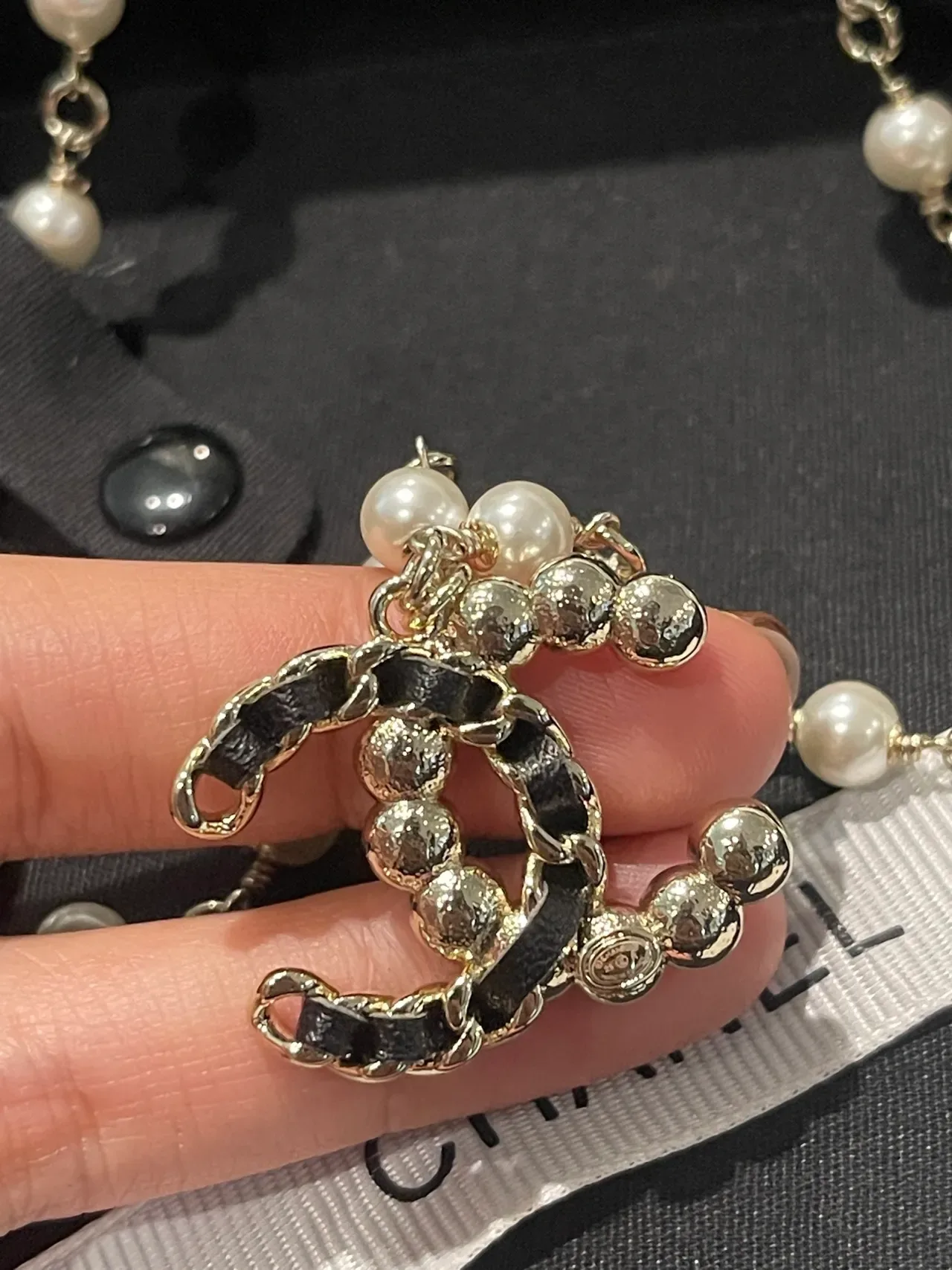 Chanel Collier Perles CC Pendentif 6