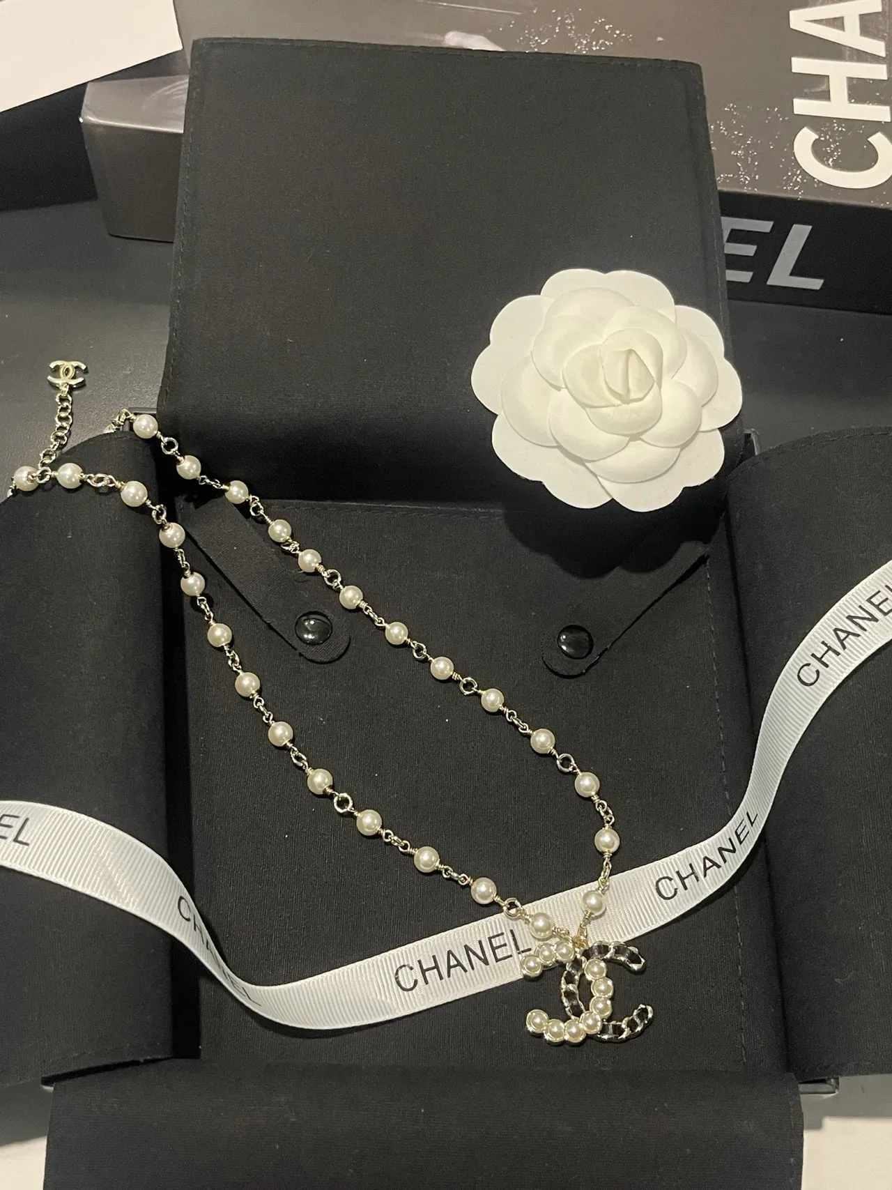 Chanel Collier Perles CC Pendentif 9