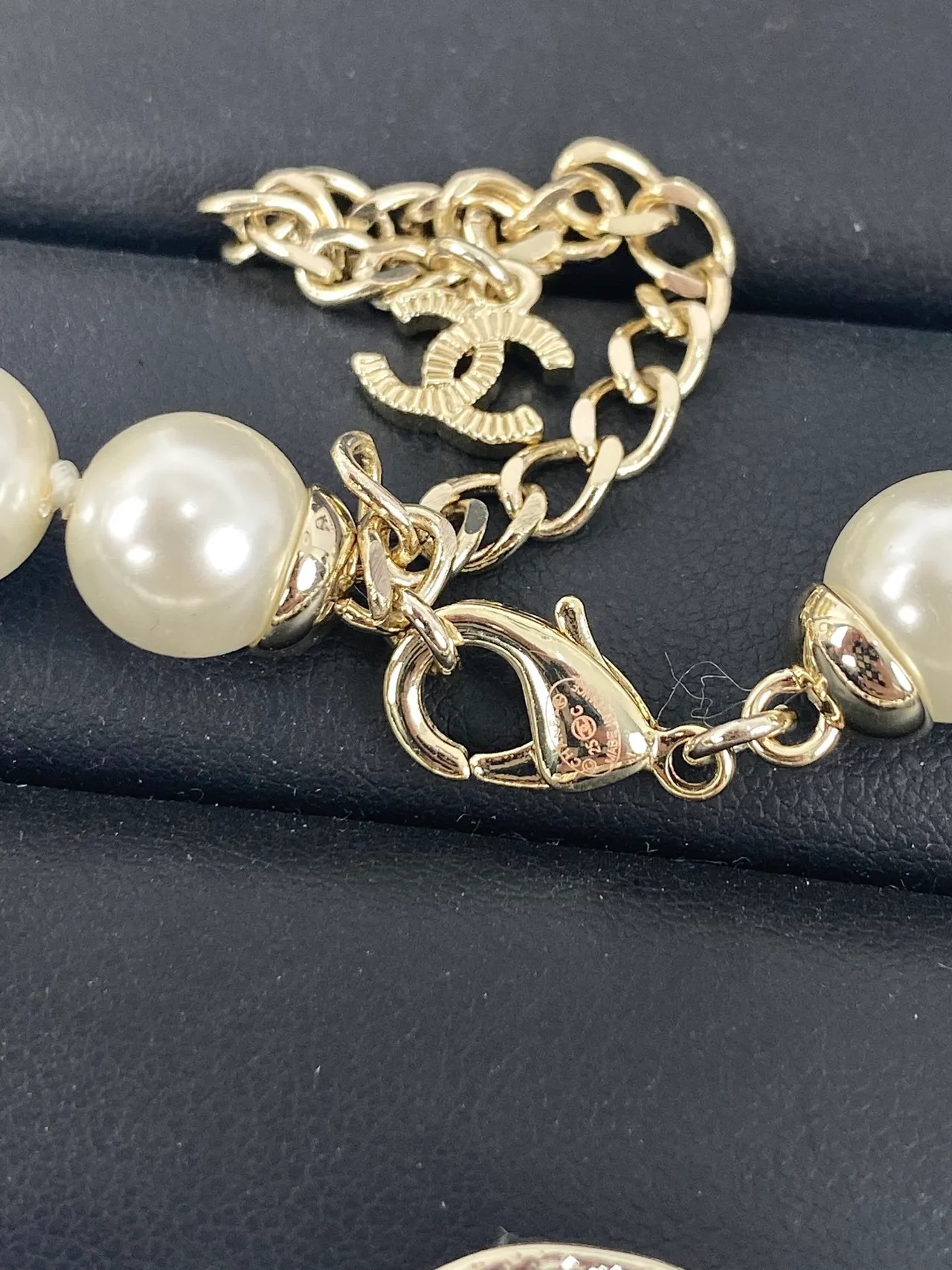 Chanel Collar perlas cadena blanco rosa esmalte CC Logo Collar 2