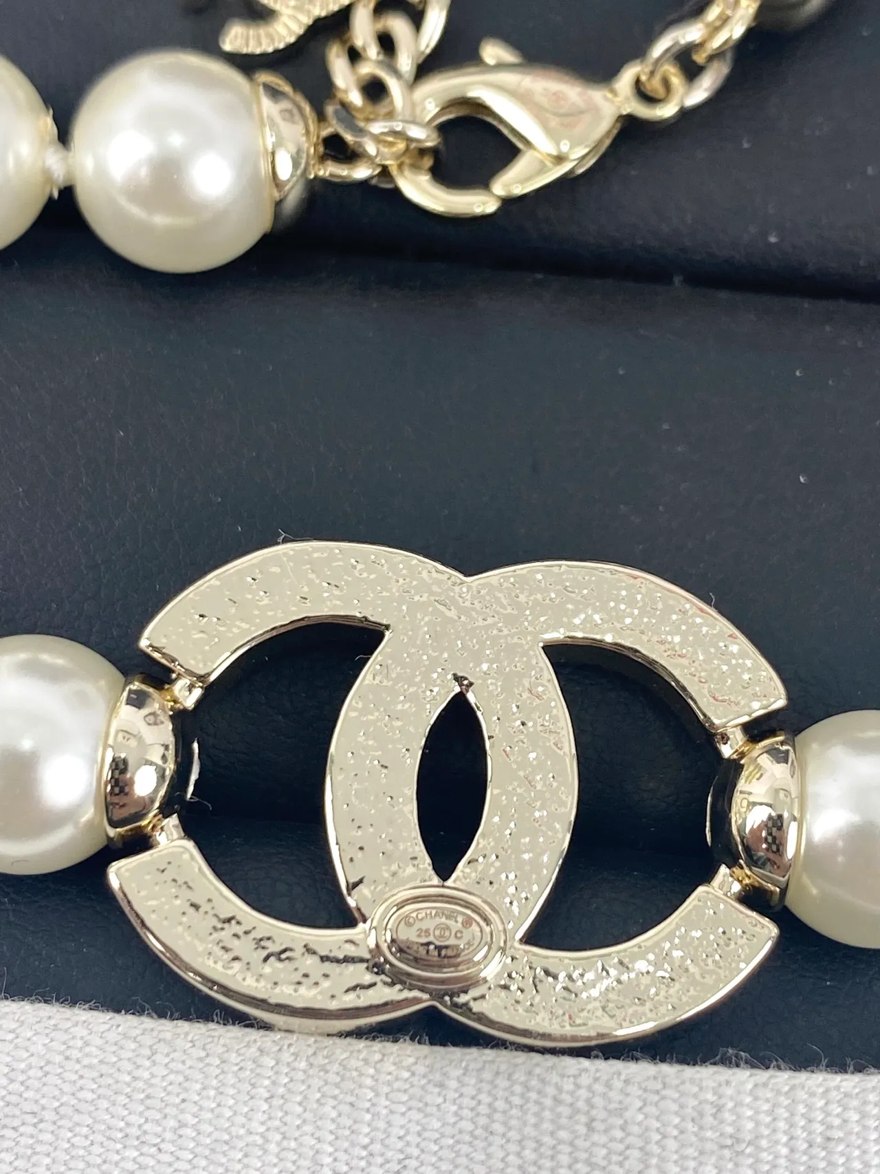 Chanel Collar perlas cadena blanco rosa esmalte CC Logo Collar 3