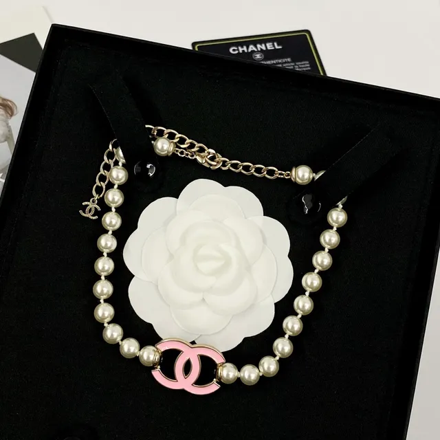 Chanel Collar perlas cadena blanco rosa esmalte CC Logo Collar 6