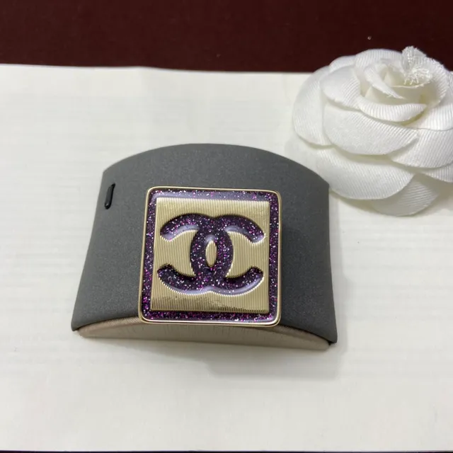 Chanel चौकोर चमकदार CC ब्रोच बैंगनी सोना नक्काशी ब्रोच 2