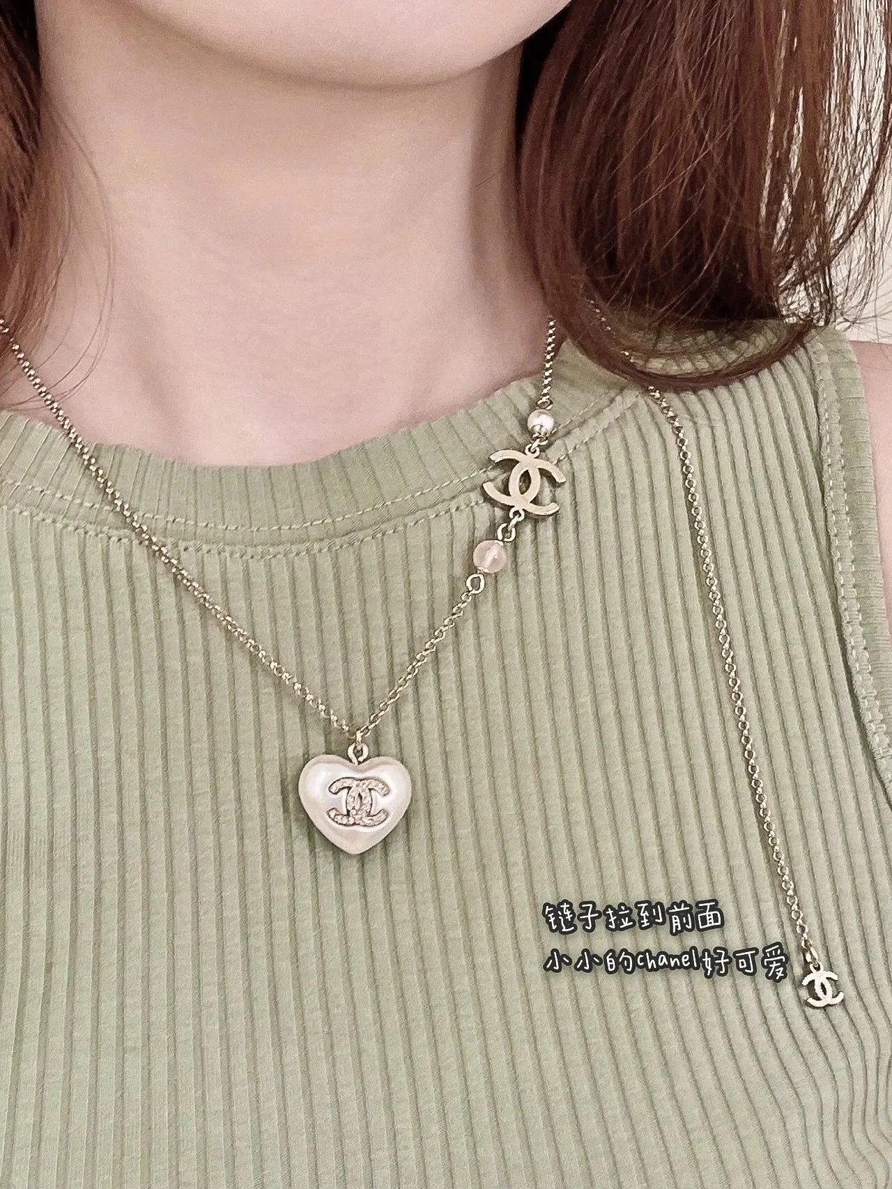 Collar Chanel colgante en forma de corazón blanco y rosa cristal-embellished logo CC 5