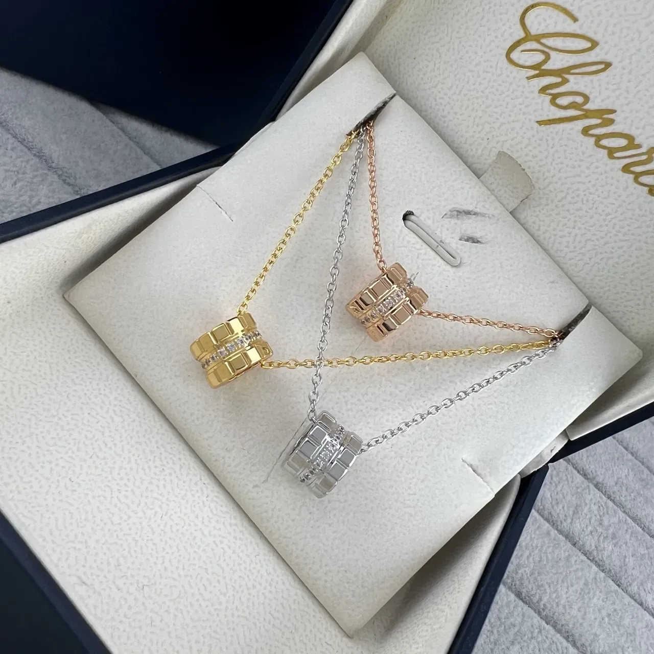Chopard Colar com Pendente Barril Geométrico em Ouro e Prata com Pedras Pavé-Set 7