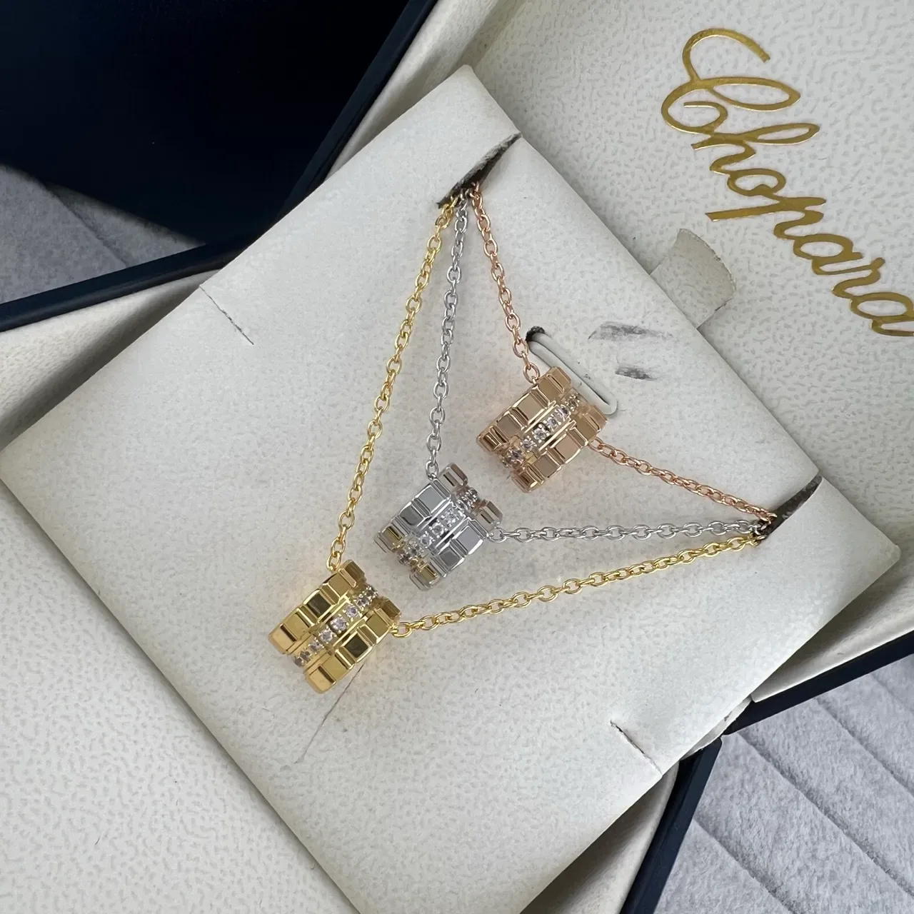 Chopard Colar com Pendente Barril Geométrico em Ouro e Prata com Pedras Pavé-Set 8