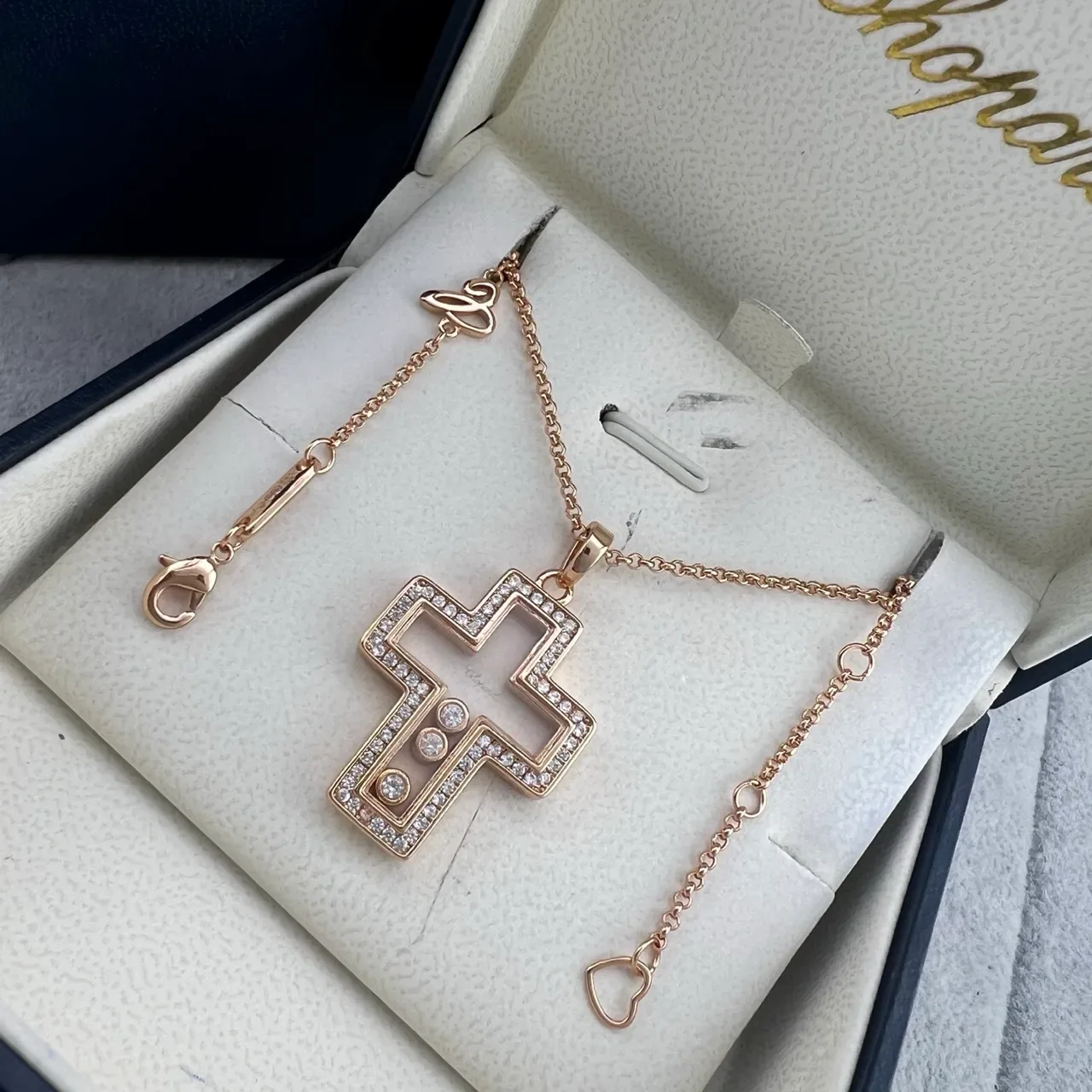 Chopard Colar Prata Dourado Aberto Cruz Pendente Borda Pavé Diamante 4