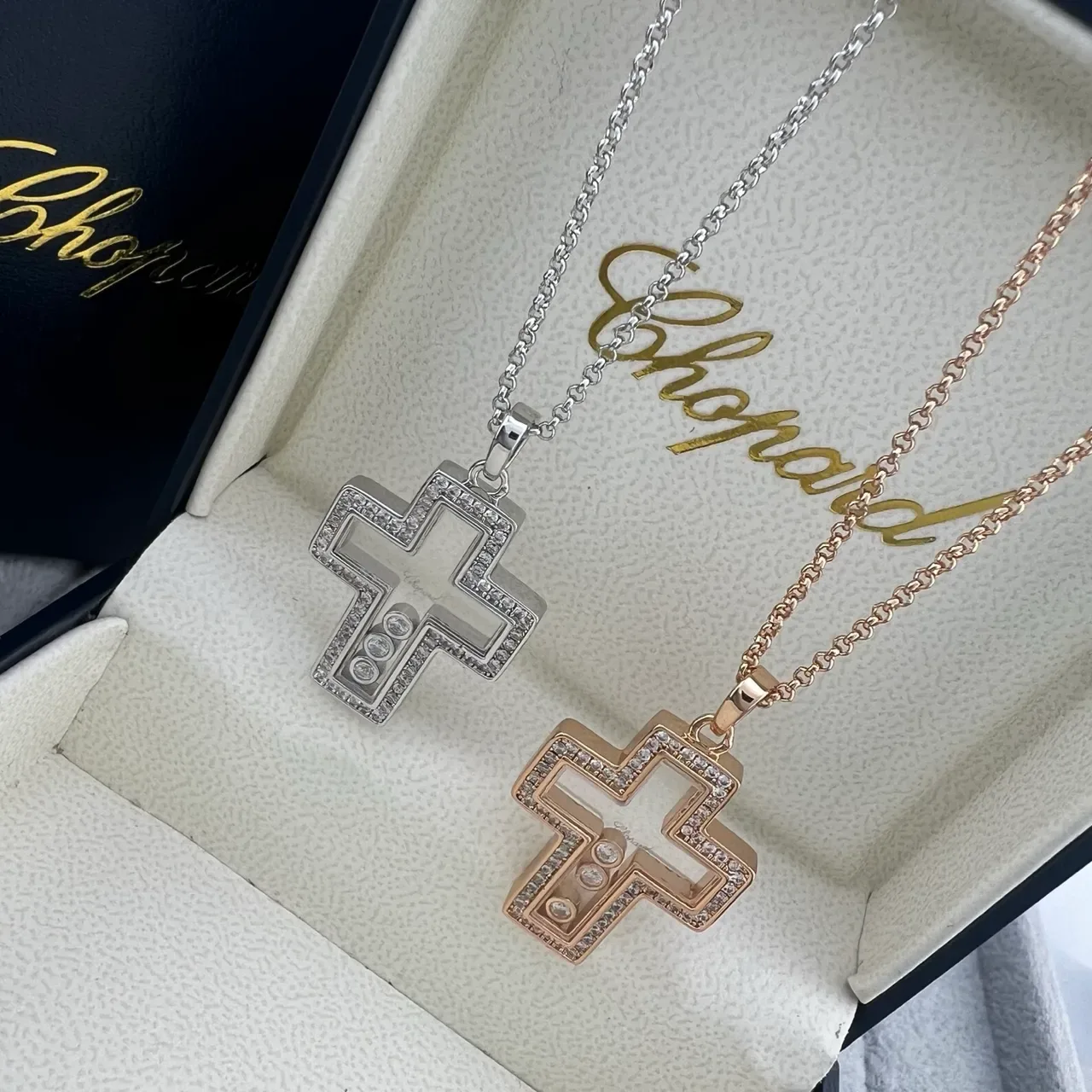 Chopard Colar Prata Dourado Aberto Cruz Pendente Borda Pavé Diamante 7