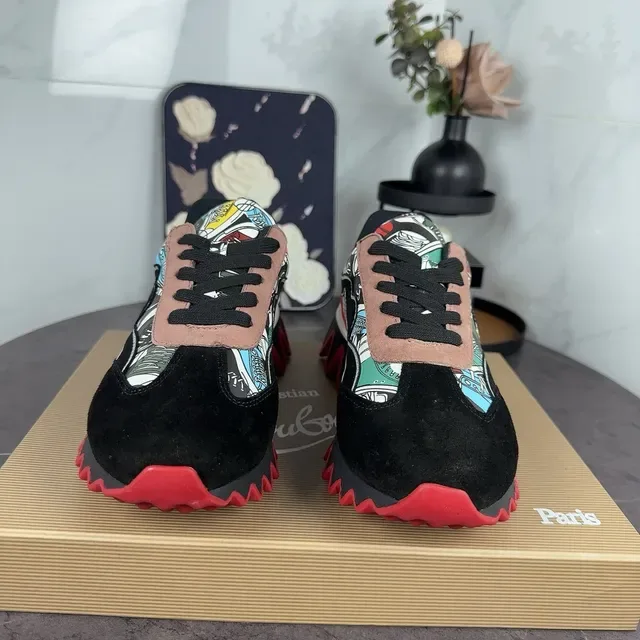 Christian Louboutin Tênis Lifestyle Preto Vermelho com Impressão Gráfica na Parte Superior com Solado Zigzag 4