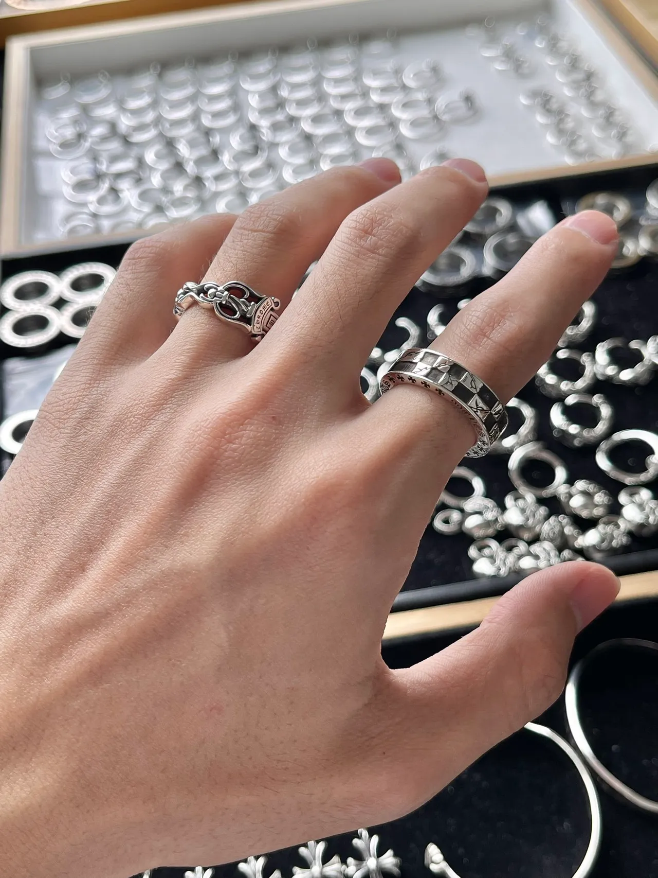 Chrome Hearts चाँदी काला शानदार फूल प्रेरणा एमेल इनले अंगूठी 3