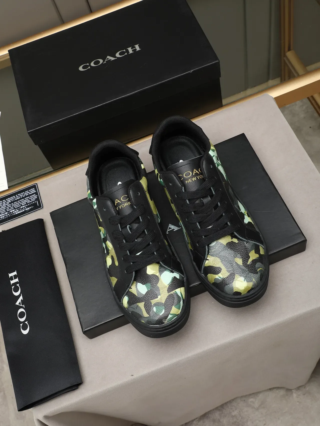 Coach 迷彩印花黑色皮革生活方式运动鞋 3