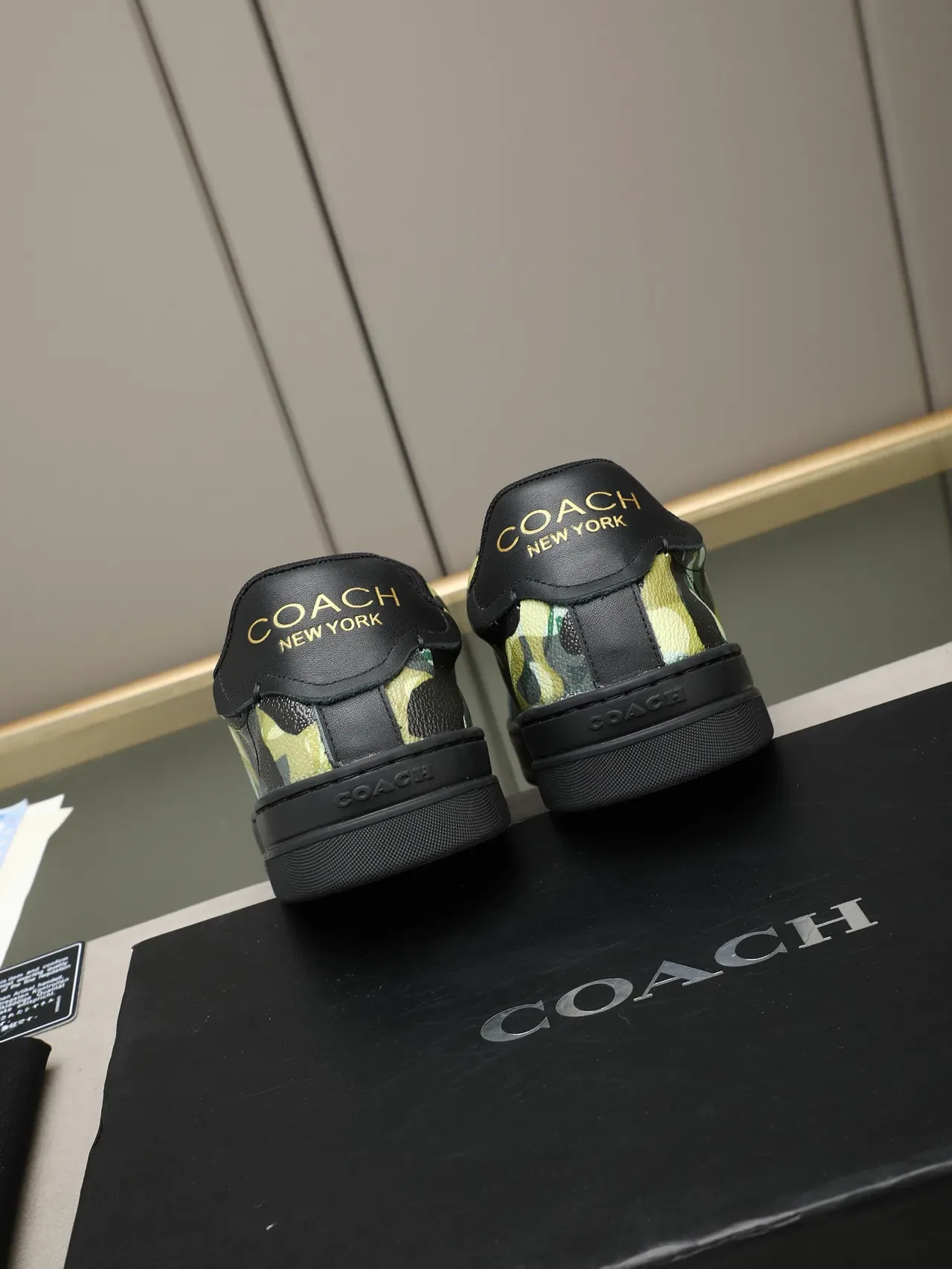 Coach 迷彩印花黑色皮革生活方式运动鞋 4