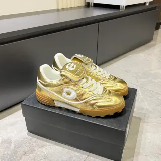 Coach Turf Soccer Shoes Gold White Metallic Leather Upper Contrast Stitching And Laces Sneakers