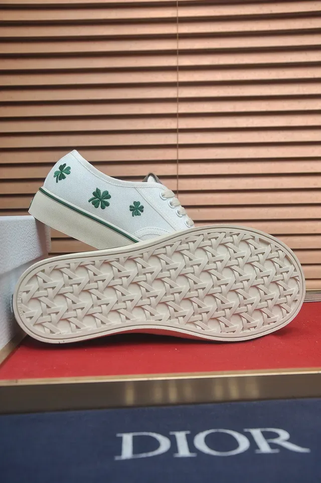 Converse White Green Canvas Upper Embroidered Clovers Lifestyle Sneakers 3