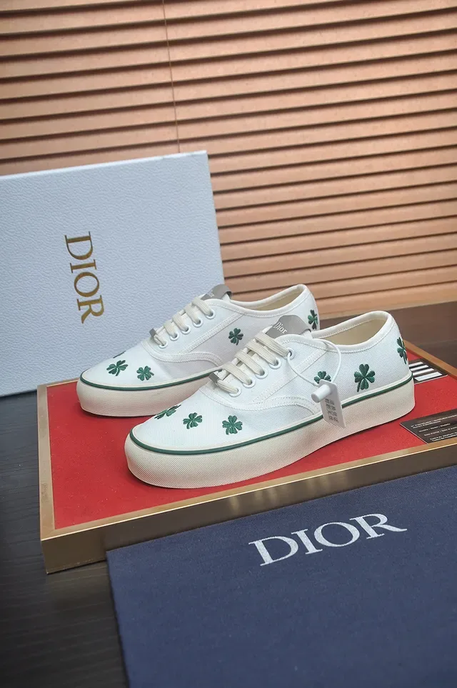 Converse White Green Canvas Upper Embroidered Clovers Lifestyle Sneakers 4