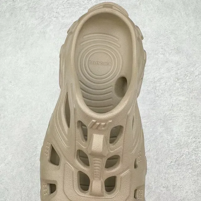 Crocs Beige Sabot en Mousse Moldée Ventilée 6
