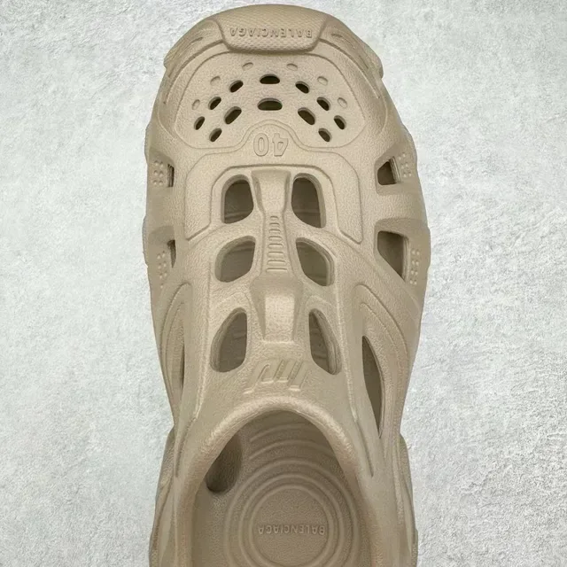 Crocs Beige Sabot en Mousse Moldée Ventilée 7