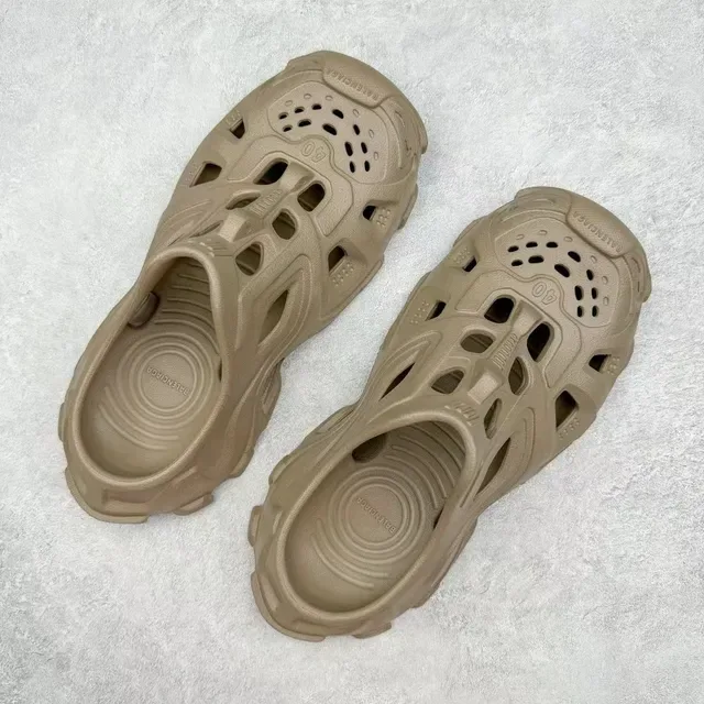 Crocs Beige Sabot en Mousse Moldée Ventilée 8