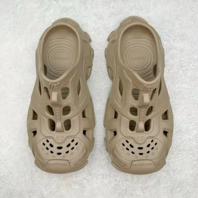 Crocs Beige Sabot en Mousse Moldée Ventilée 9
