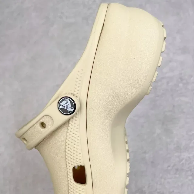 Crocs Classic Clog 米色 平台凉鞋 4