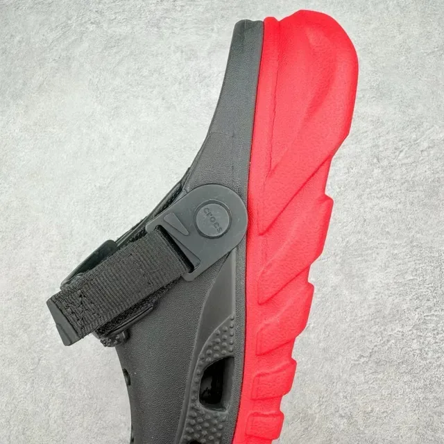 Crocs Echo Clog Preto e Vermelho 4