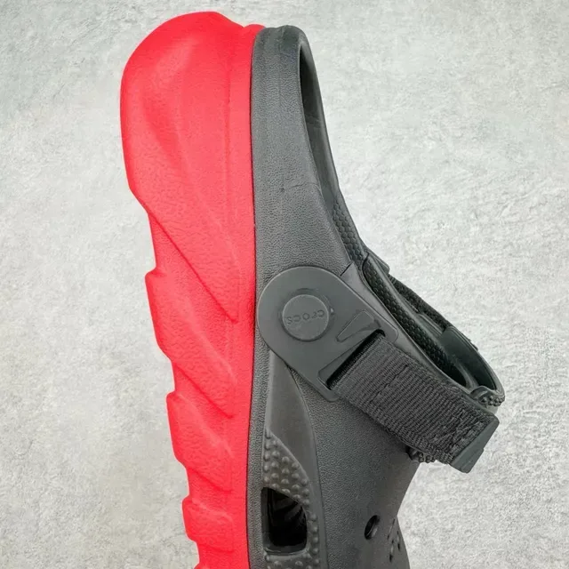 Crocs Echo Clog Preto e Vermelho 5