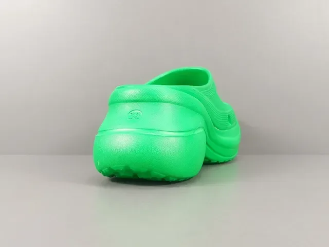 Crocs Echo Clog Bright Green Molded Foam Platform Clog 11