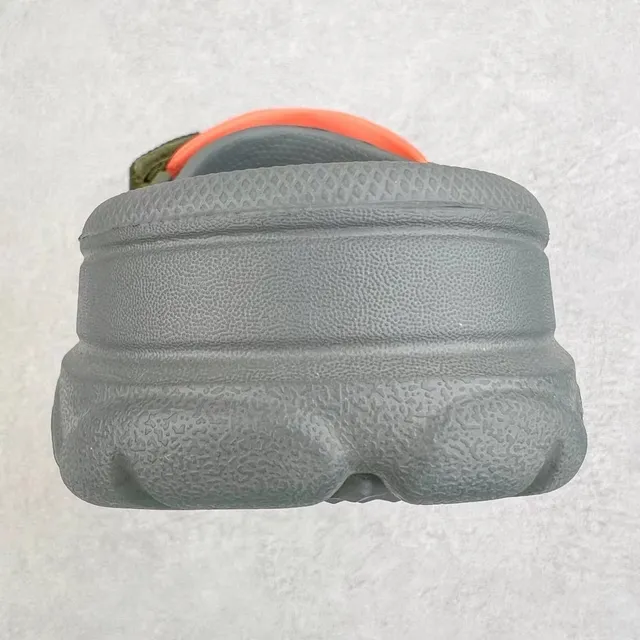 Crocs Echo Clog ধূসর সেনাবাহিনী সবুজ অলিভ স্ট্র্যাপ Clog 3