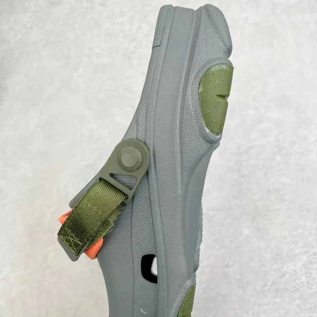 Crocs Echo Clog ধূসর সেনাবাহিনী সবুজ অলিভ স্ট্র্যাপ Clog 4