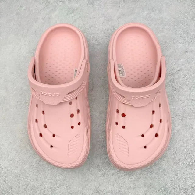 Crocs Rose Rouge Construction en Mousse Moulée Semelle Sculptée avec Nervures Sabot 2
