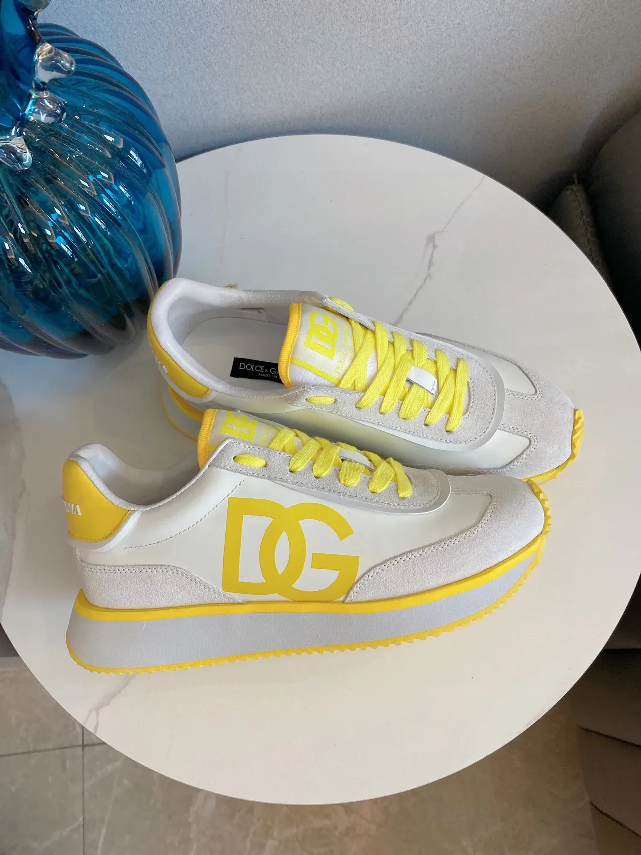 حذاء رياضي DC Shoes بيج أصفر لون low-top مزين بشعار 3