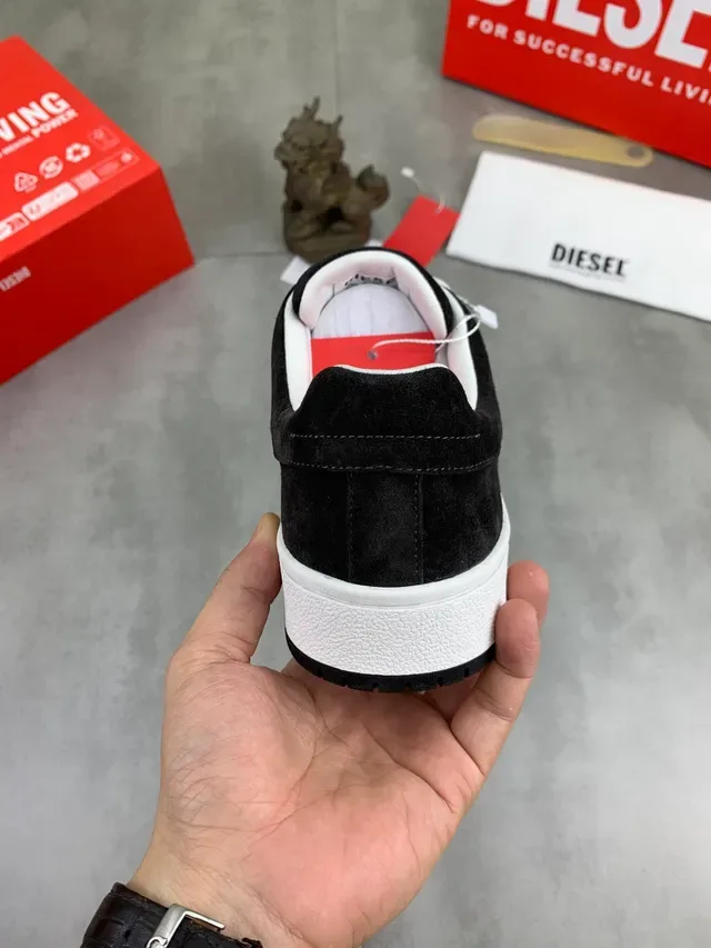 Diesel 黑白麂皮鞋面 对比鞋带 生活方式运动鞋 3