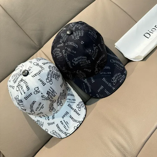 Dior Gorra de Béisbol Blanca con Impresión de Logo All-Over 2