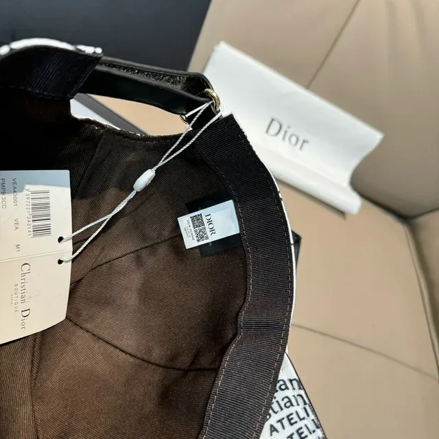 Dior Gorra de Béisbol Blanca con Impresión de Logo All-Over 3