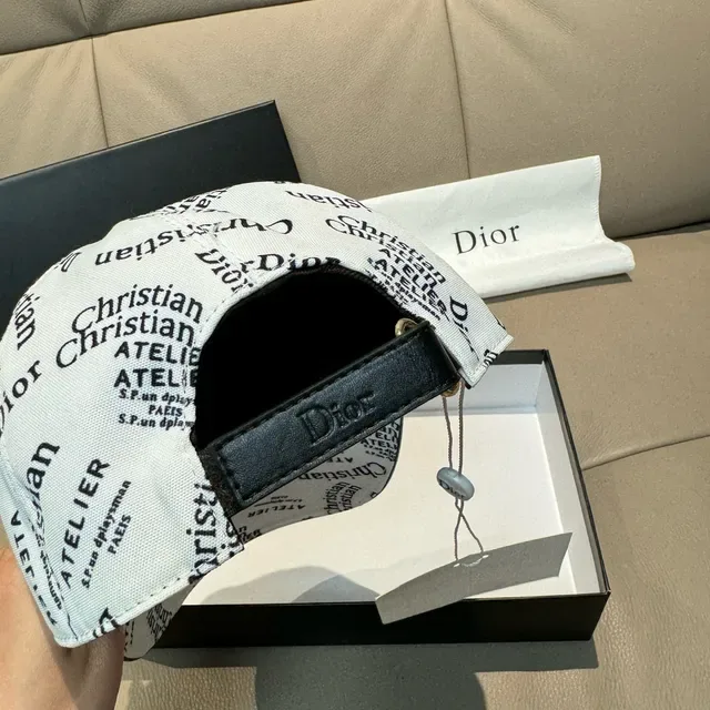 Dior Gorra de Béisbol Blanca con Impresión de Logo All-Over 4